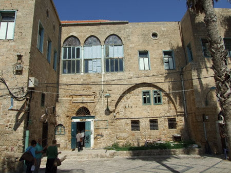 חזית הבניין