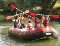 קטנטנים שטים בקייקי כפר בלום