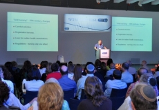 חלב האם מגיב לזיהום אצל התינוק היונק 