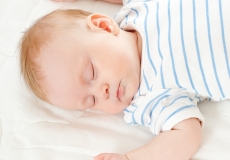 לישון עם התינוק באותה מיטה – כללי זהירות ובטיחות