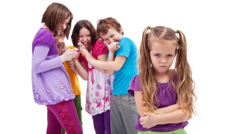 למה כל כך חשוב לו להיות מקובל? למה כל כך חשוב לו להיות מקובל?