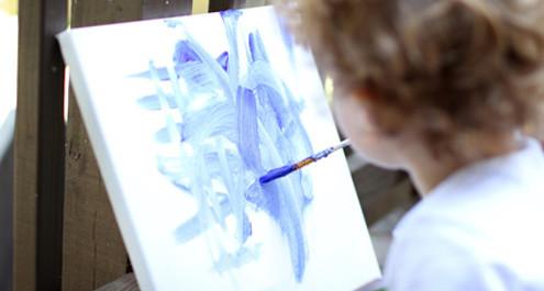 כחול ולבן בציורי ילדים