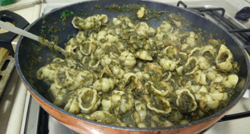 פסטה ברוטב תרד ופטריות טבעוני, שילדים ומבוגרים מחסלים