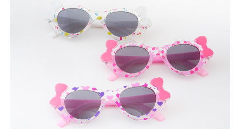 משקפי שמש וכובעים מסנני קרינה מיוחדים לילדים של wallabe