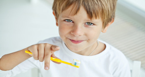 8 טיפים לצחצוח שיניים נכון לילדים