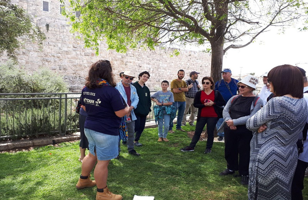 סוכות עם אשכולות: טיולים, סיורים מודרכים ופעילויות לכל המשפחה - ללא תשלום!